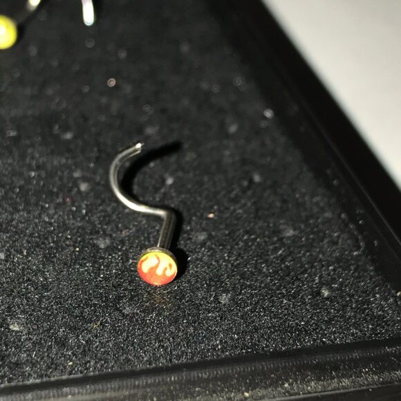 Flames 18 Gauge C-shaped Nose Ring - Picture 3 of 4